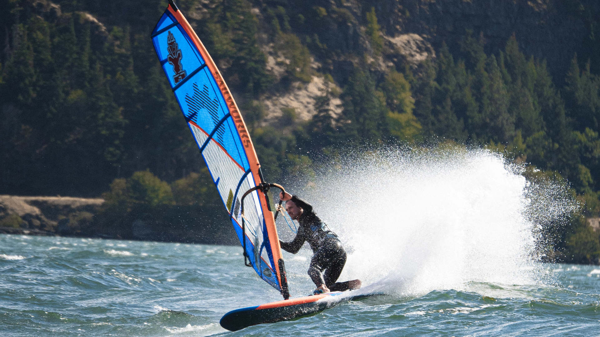 Phil Soltysiak windsurfing Gorge wave